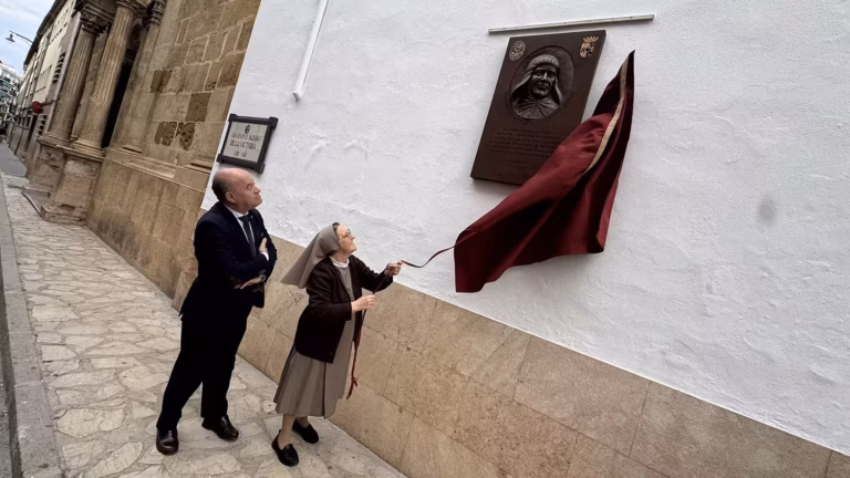 Una placa conmemorativa recuerda ya el tiempo jubilar por el 125º aniversario del ‘Dies Natalis’ de la beata Madre Carmen del Niño Jesús