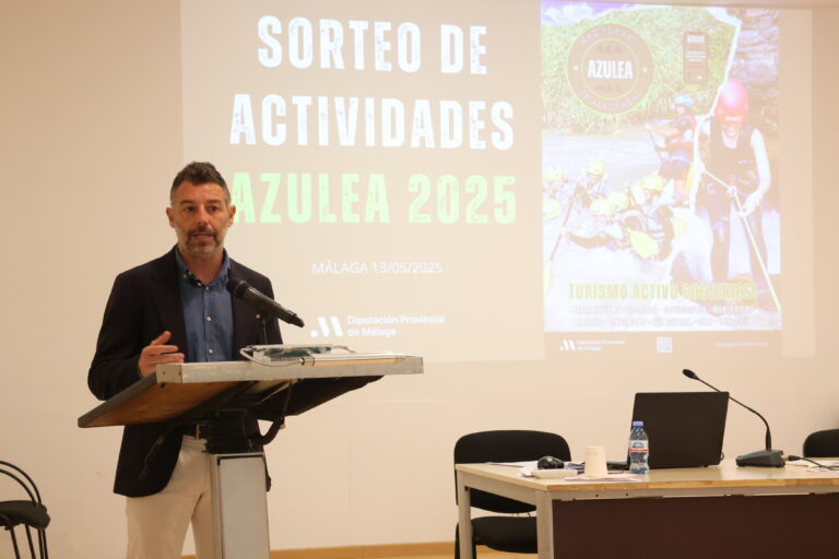 Se presenta la 4ª edición del Programa ‘Azulea’ para la práctica de barranquismo, escalada, espeleología, montañismo o senderismo en la provincia de Málaga