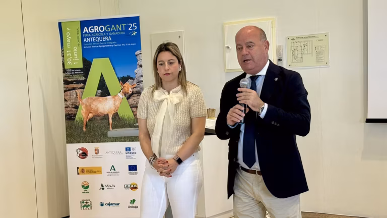 Profesionales del sector agrícola y ganadero participan en las Jornadas Técnicas Agroganaderas con motivo de la Feria de Primavera de Antequera 2025