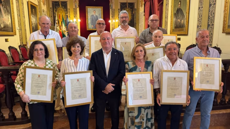 Homenajeados los trabajadores municipales del Ayuntamiento de Antequera jubilados en el último año con motivo de Santa Rita