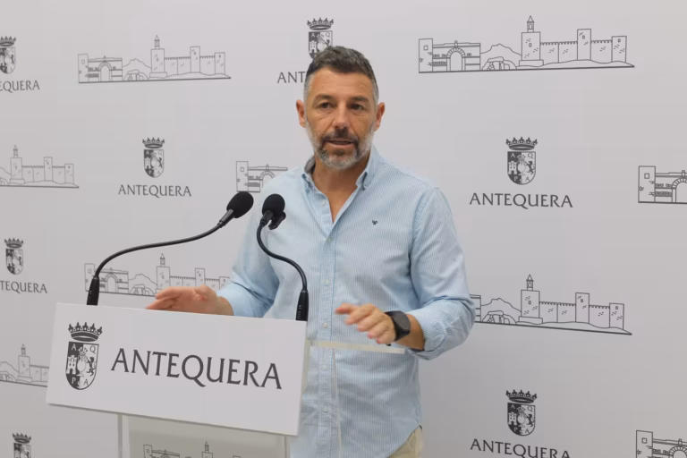El Pabellón ’15 de Julio’ en Antequera vuelve a sufrir un retraso en su segunda fase por cuestiones ajenas al Ayuntamiento y ahora se espera para finales de junio