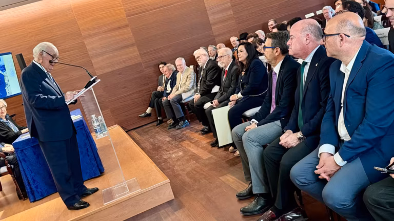 Cristóbal Toral ingresa como académico correspondiente de la Real Academia de Bellas Artes de San Telmo