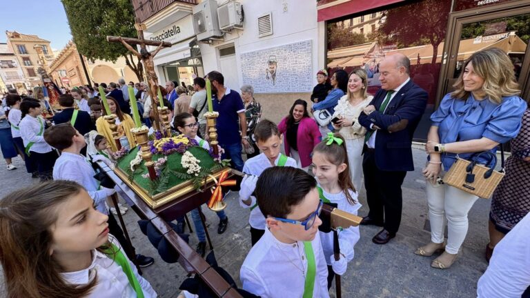 Casi medio centenar de tronos participan en la XXVI edición de la procesión de los Tronos Chicos de Antequera
