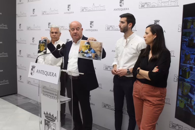 El alcalde de Antequera exige «igualdad de trato» en la recogida de residuos entre municipios del Consorcio durante la huelga