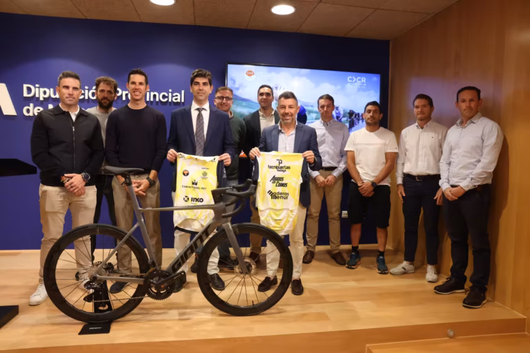 Un millar de ciclistas participan en la IV Marcha Cicloturista Coín-Caminito del Rey