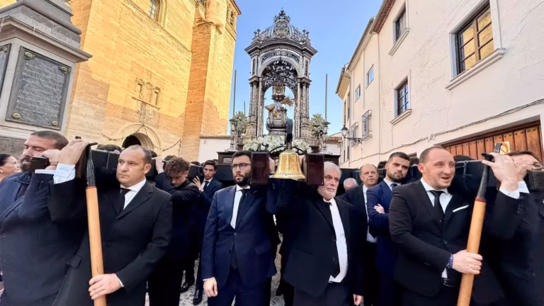 Antequera vive un año más el Corpus Christi, que sale desde la Iglesia de San Pedro como novedad