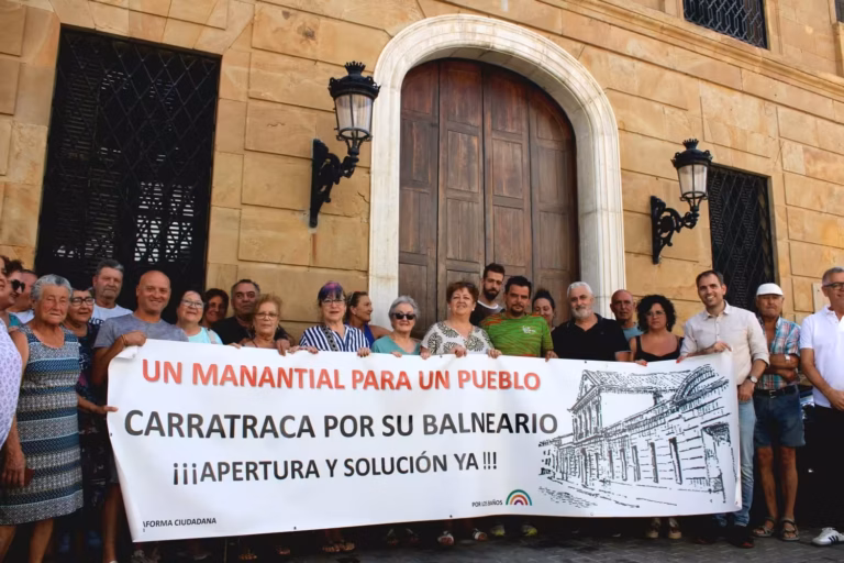 Izquierda Unida reivindica la “propiedad y disfrute público” de los baños termales y el hotel balneario de Carratraca
