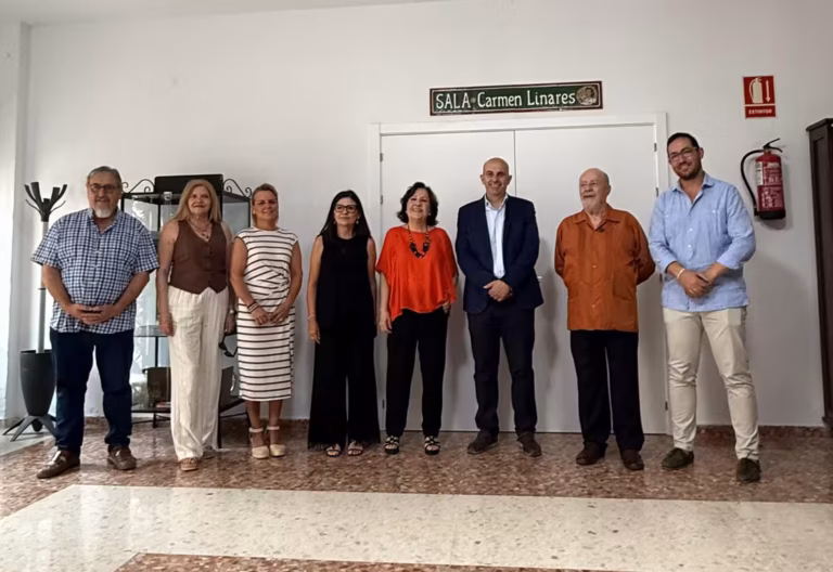 Archidona otorga el nombre de Carmen Linares al salón de actos de la Biblioteca Municipal