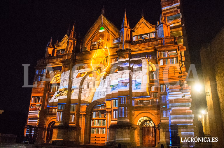 El Antequera Light Fest llena la ciudad de color, música y luz con un recorrido por diferentes culturas y partes del mundo