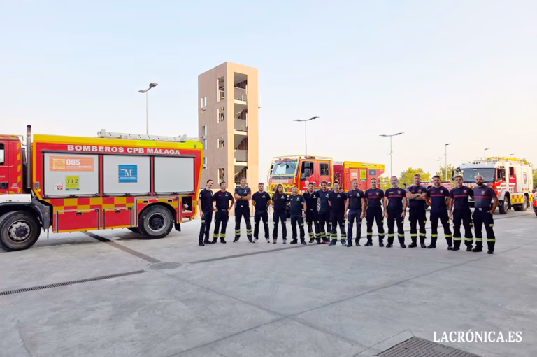 Un grupo de bomberos de Málaga se desplaza a Galicia para participar en la lucha contra los grandes incendios que afectan al norte de España
