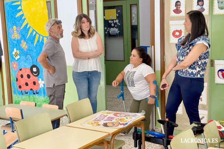 El Ayuntamiento de Antequera avanza ya en un 75% los trabajos para el mantenimiento de los colegios públicos que se realizan para el inicio del curso 2025/2026