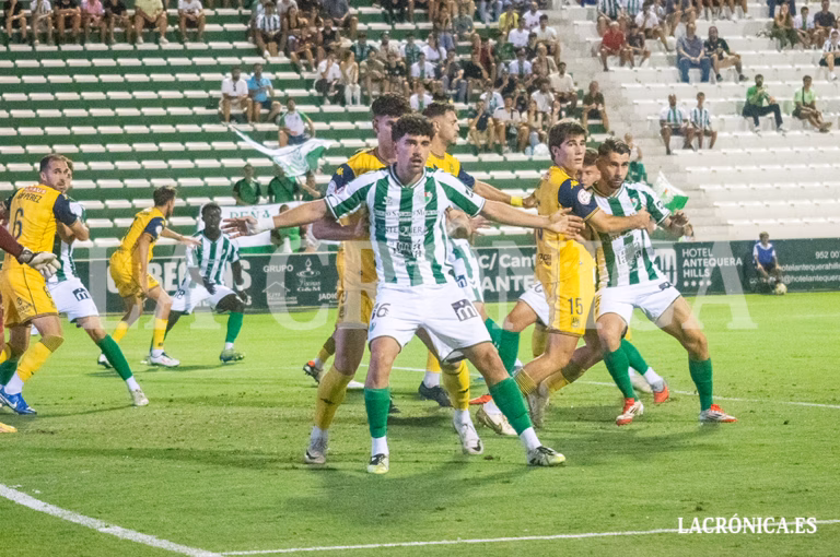 La AD Alcorcón se lleva los 3 puntos de su visita a El Maulí en un partido donde el Antequera CF mereció más (1-2)
