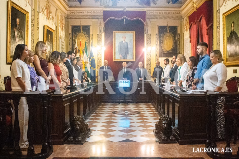 El Pleno del Ayuntamiento de Antequera aprueba una moción para apoyar las reivindicaciones de la Policía Nacional denunciando el «abandono del Gobierno de España hacia las Fuerzas y Cuerpos de Seguridad del Estado»