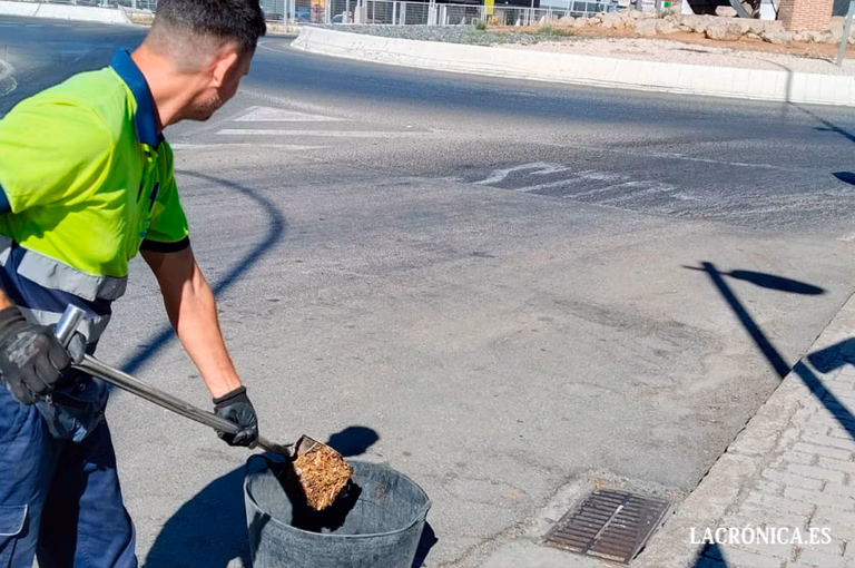 Antequera refuerza la limpieza de alcantarillas ante la llegada del otoño