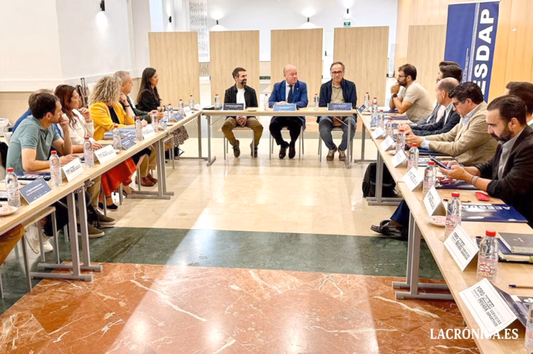 El alcalde, Manolo Barón, preside la inauguración de la jornada andaluza del II Foro de Colaboración Público-Privada en los Servicios Deportivos a las Administraciones Públicas celebrado en Antequera