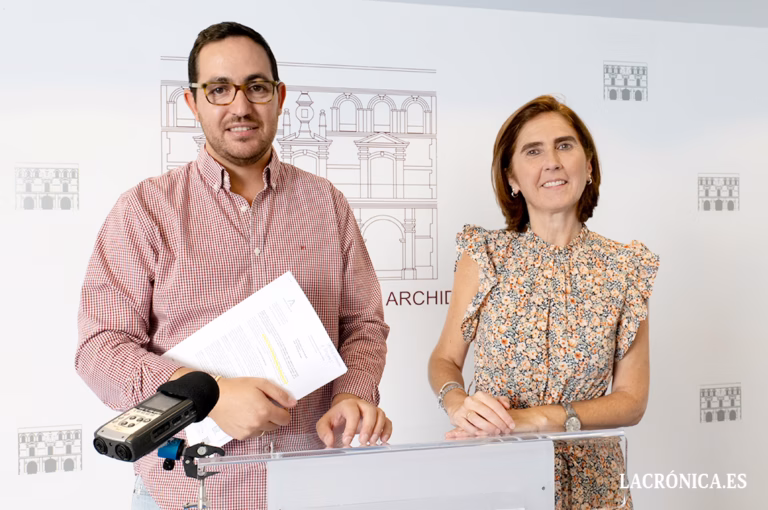 Archidona intensifica el control de la superpoblación de palomas en el casco urbano