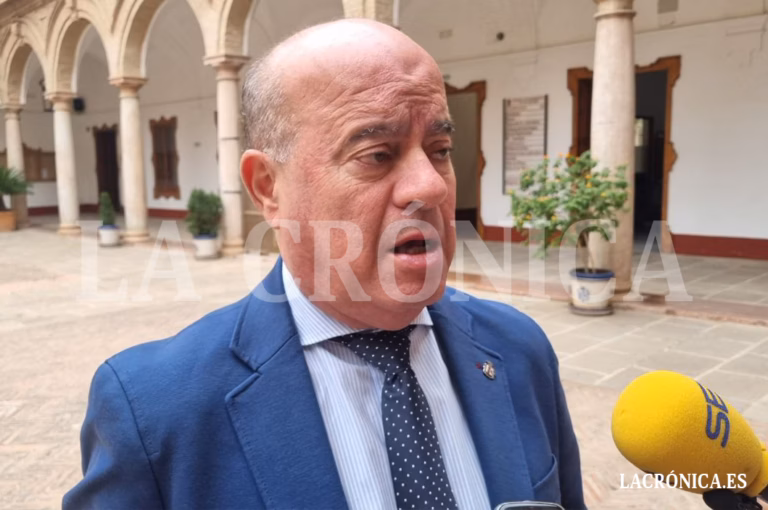 Barón propone la exención de tasas para conseguir el carnet de conducir para los empadronados en Antequera a cambio de aceptar el convenio que propone la DGT