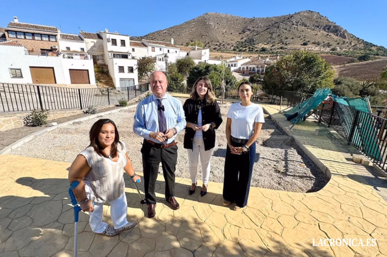 Casi 45.000 euros de inversión para renovar el parque infantil de la pedanía de Villanueva de Cauche