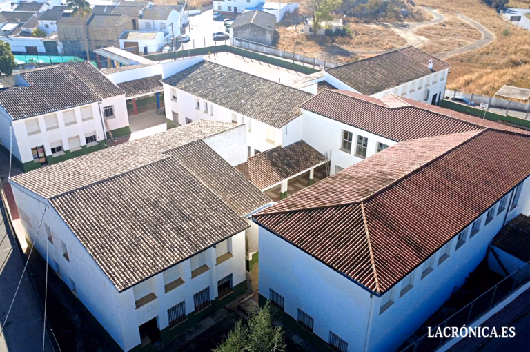 Cañete la Real ejecuta importantes trabajos de mejora y mantenimiento en su colegio público