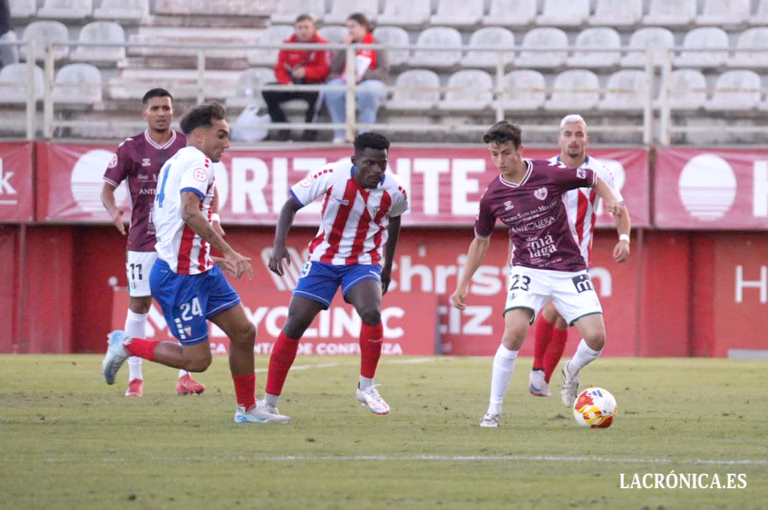 Derrota de un Antequera CF que reaccionó tarde en el Nuevo Mirador de Algeciras (1-0) y se topó con un gran Iván Moreno