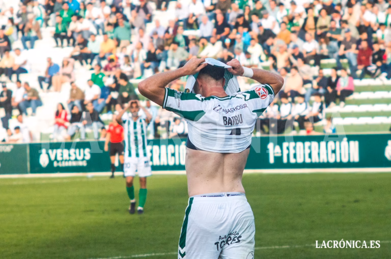 Al Antequera CF se le escapa la victoria en el descuento del partido ante el Hércules en El Maulí (1-1)