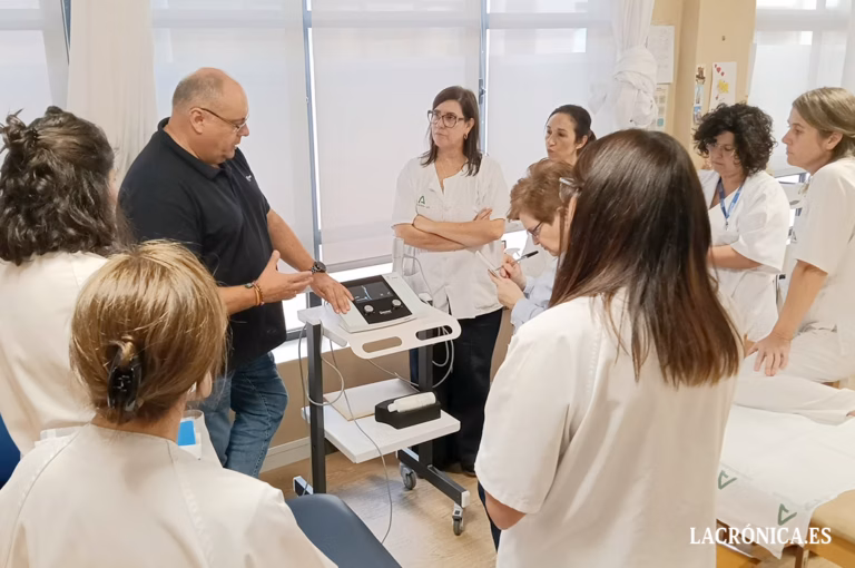 El Hospital Comarcal de Antequera incorpora un equipo de ondas de choque para mejorar el tratamiento del dolor y las lesiones musculares