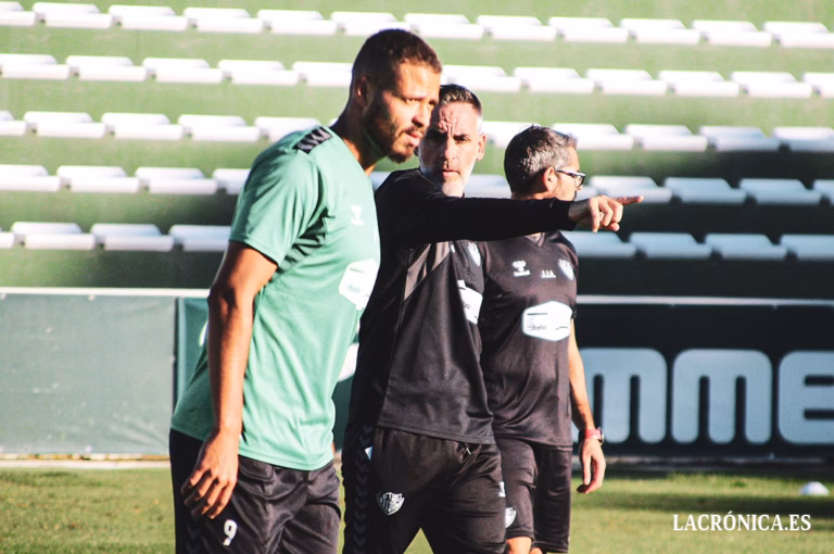 La vuelta a la senda de la victoria para el Antequera CF pasa este domingo por El Maulí con la visita del Sevilla Atlético