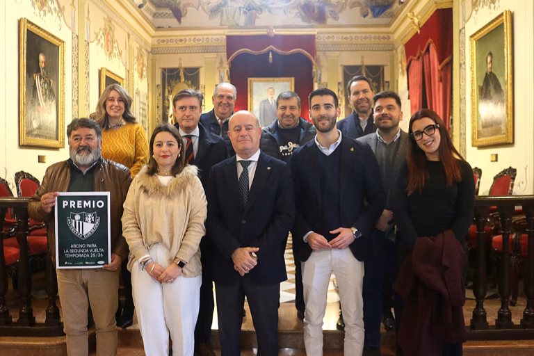 Miles de molletes, mantecados, figuras de Playmobil y otros obsequios se repartirán en la Cabalgata de los Reyes Magos en Antequera del próximo 5 de enero de 2026