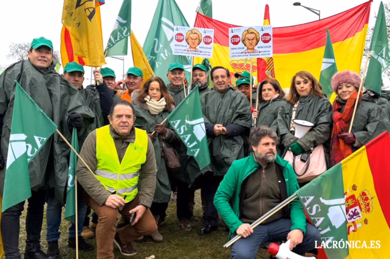 Agricultores malagueños se suman en Estrasburgo a la protesta europea contra el acuerdo con Mercosur