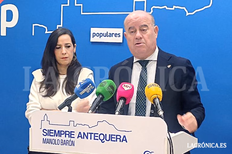 El alcalde de Antequera, Manolo Barón, actualiza la situación del proyecto para la nueva residencia en San Juan de Dios