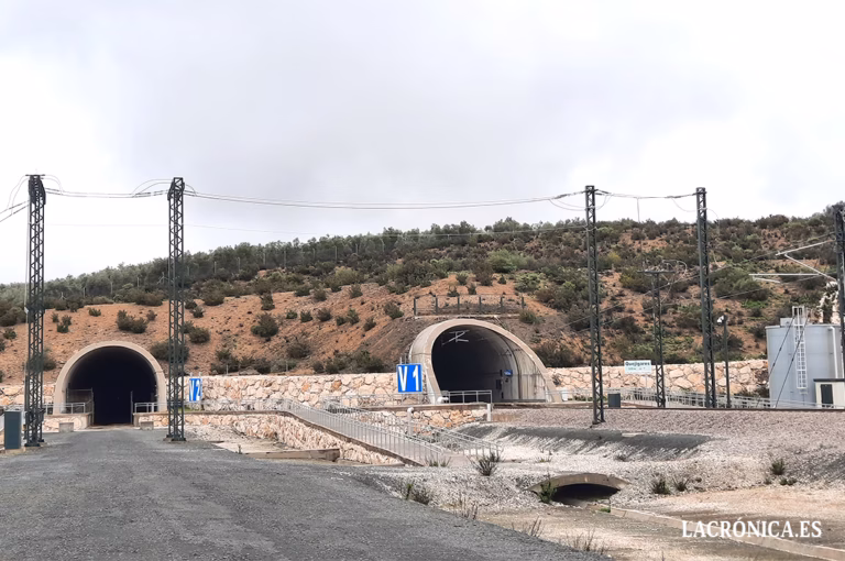 El Gobierno licita por 45,7 millones la duplicación de la vía de alta velocidad Antequera-Granada para mejorar la conexión ferroviaria