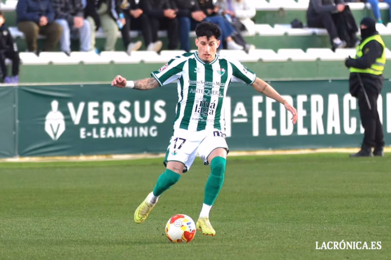 El Antequera CF busca la victoria en el complicado derbi malagueño ante el Marbella FC