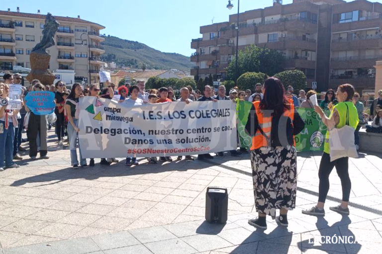 El AMPA Miravega del IES Los Colegiales realiza una manifestación en la tarde de hoy, 11 de febrero, para «reclamar soluciones» para el centro antequerano