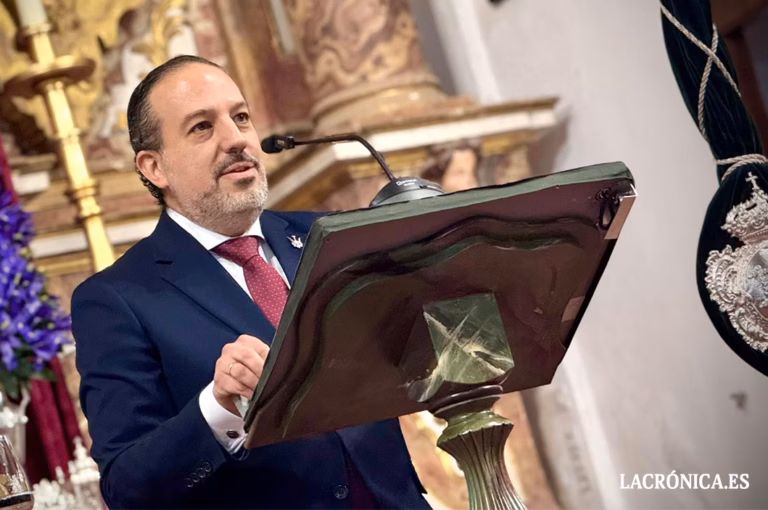 El pregón de José Cantos anuncia el Lunes Santo de los Estudiantes con una llamada a la fe, la tradición y el relevo generacional