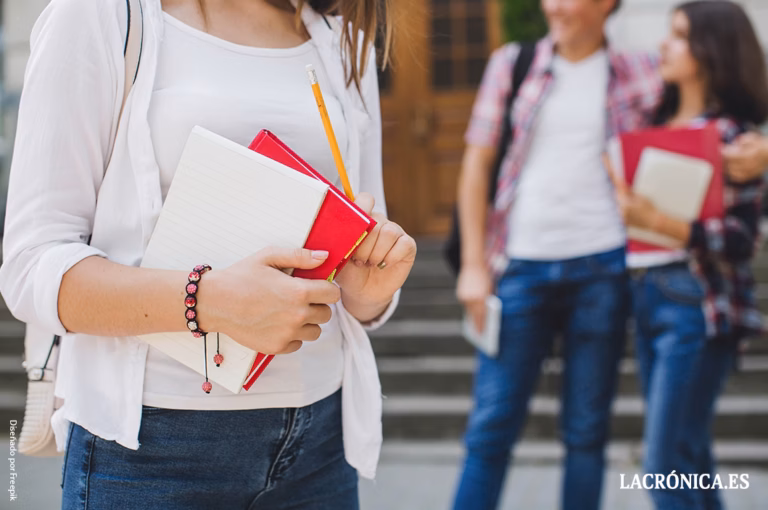 Fuente de Piedra destina 26.685 euros a 130 becas para estudiantes del municipio