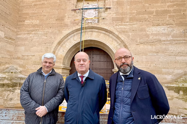 La iglesia de San Pedro recupera el aspecto histórico de su fachada tras las últimas actuaciones de restauración
