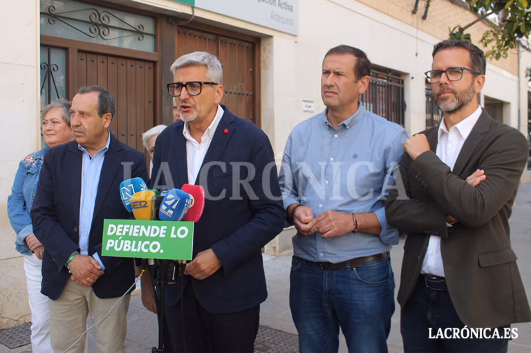 El PSOE denuncia en Antequera el retraso de las tarjetas monedero y la situación de la dependencia en Andalucía