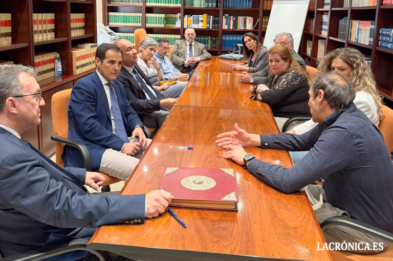 El consejero José Antonio Nieto se reúne en Antequera con profesionales de la Abogacía tras la nueva regulación del turno de oficio