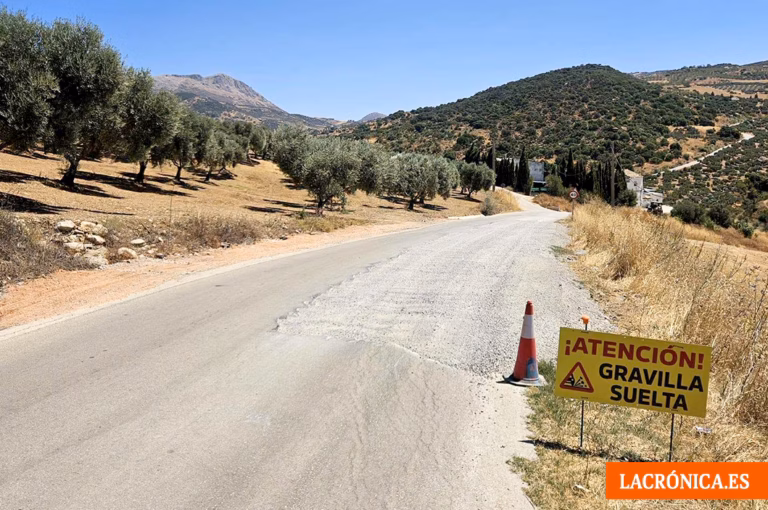 El asfaltado de la carretera entre Villanueva de la Concepción y Puerto del Barco entra en su recta final tras los daños causados por las lluvias