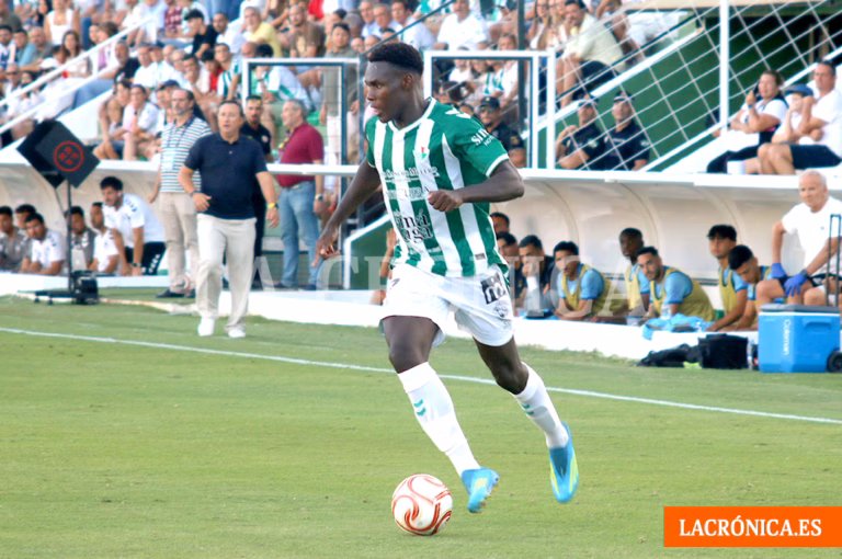 El líder, Villarreal B, espera en casa a un Antequera CF que quiere la segunda victoria de la temporada