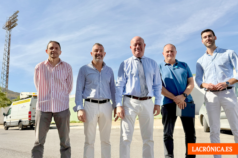 El Ayuntamiento de Antequera repara y mejora el sistema de iluminación de El Maulí de cara al partido de Copa del Rey