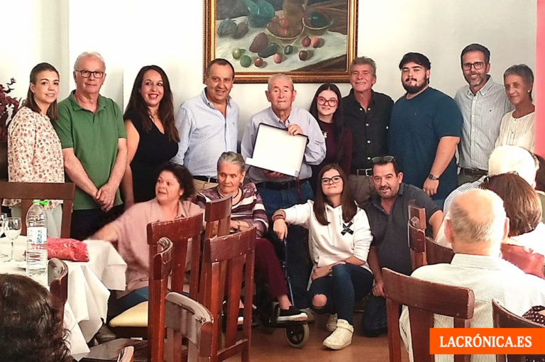 El PSOE de Antequera homenajea a Juan Galindo Casado por su compromiso con Cartaojal
